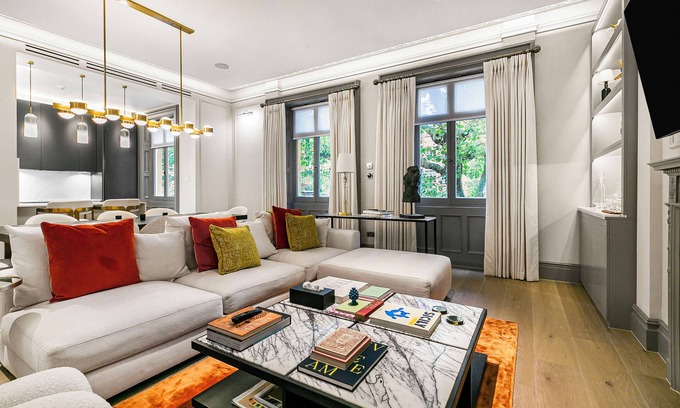 Holland Park Apartment | Luxurious 2-bedroom apartment in London with AC, underfloor heating & fast WiFi