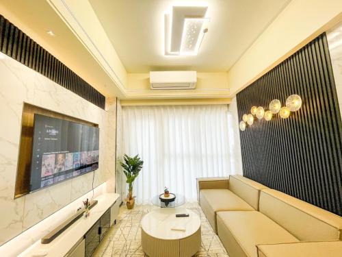 Tambo Apartment | Luxurious 2BR with Manila Bay Sunset II 6pax