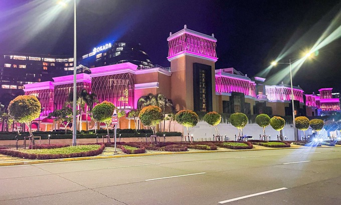 Paranaque Apartment | Luxurious 2BR with Sunset and Pool View across Okada Manila Bay