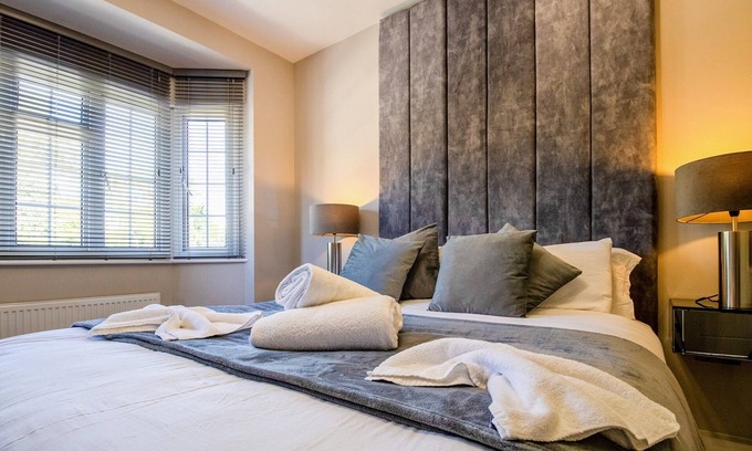 Watford Apartment | Luxurious 3-Bed Apartment with Netflix and Wifi in Northwood