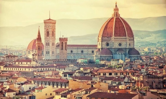 Santa Croce Apartment | Luxurious 6-Bedroom Apartment in a Historic Palazzo with Panoramic Terracennnnnn