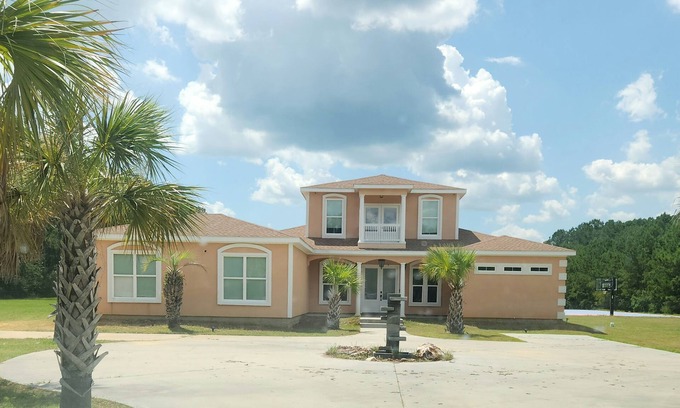 Gulfport House | Luxurious 7-bedroom Estate with Movie Theatre, Pool, and Basketball Court