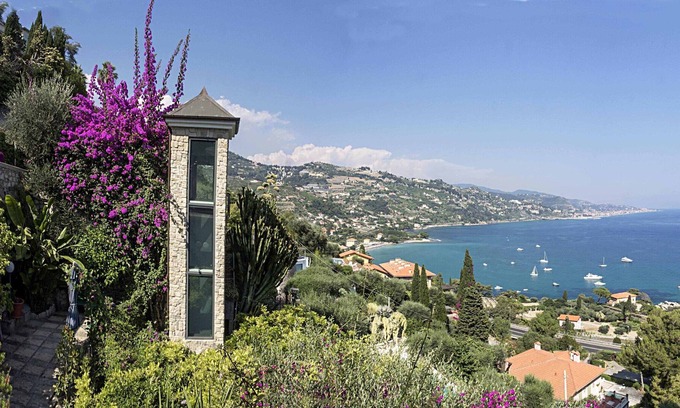 Latte Apartment | Luxurious apartment with breathtaking views of Italian Riviera.