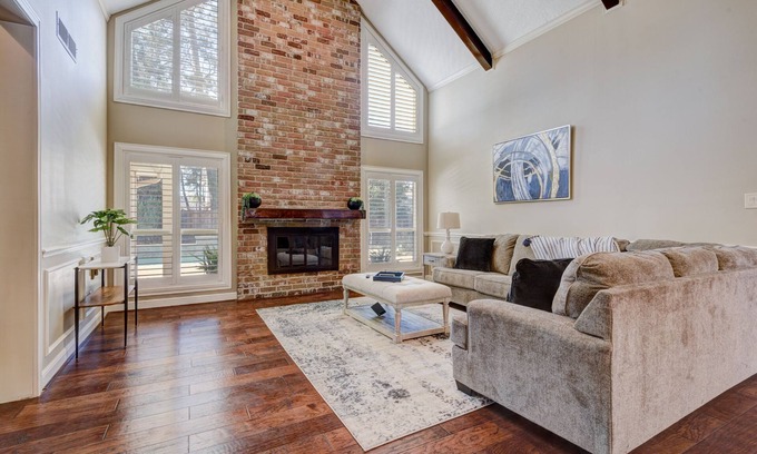 Wimbledon Falls House | Luxurious bright 4BR, bkyd oasis w/Game room+Pool
