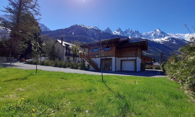 Les Praz-de-Chamonix Ski Chalet | Luxurious chalet for 12 people, ideally located!