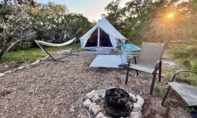 Canyon Lake RV Rental | Luxurious Canyon Lake glamping with hot tub + pool