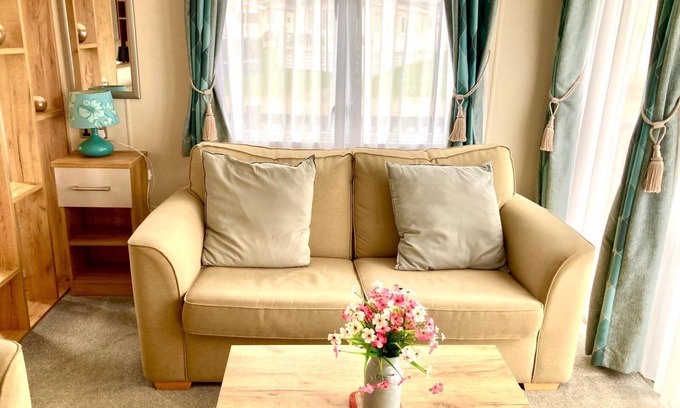 Bude Cabin | Luxurious comfort at 102, Duckpool Lodge in Bude