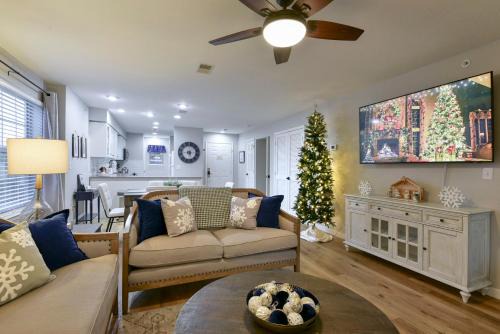 Branson Apartment | Luxurious Condo at Holiday Hills Resort - Beautifully Updated and Affordable - Family Amenities - No Steps
