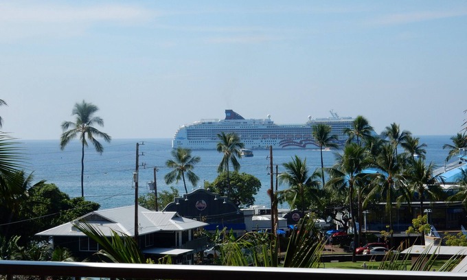 Historic Kailua Village Condo | Luxurious Condo - Wonderful Ocean Views - in the Heart of Kailua-Kona