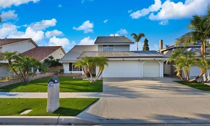 Orange House | Luxurious Family Home, Just 8 mins from Disneyland