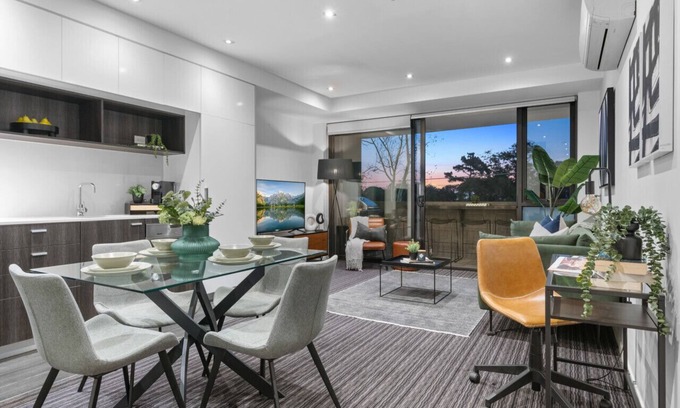 St Kilda Apartment | Luxurious Fitzroy Street Getaway