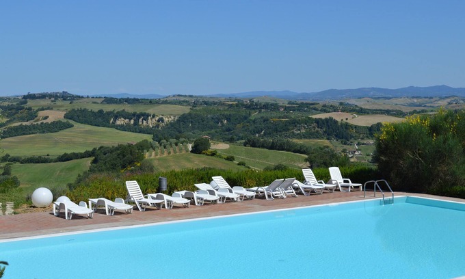 Asciano House | Luxurious holiday home with private patio, Tuscany, with panoramic swimming poo