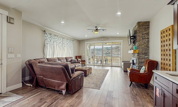 Manson House | Luxurious home w/a great lake view & spacious deck - near casino & town