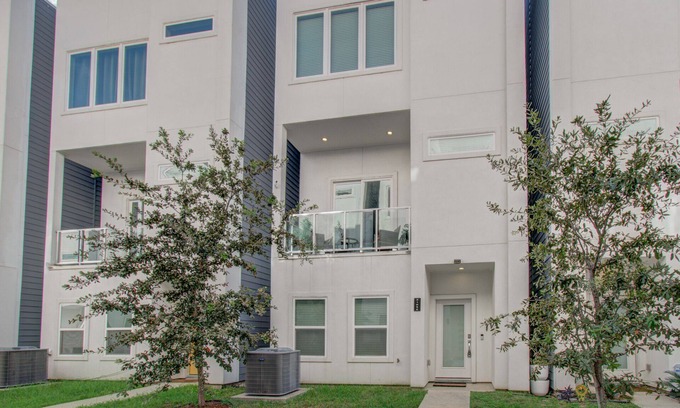 Astrodome House | Luxurious Houston NRG/Medical Center Townhome