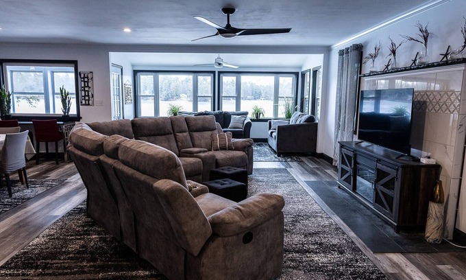Limington House | Luxurious Lakeside Retreat on Pequawket Lake