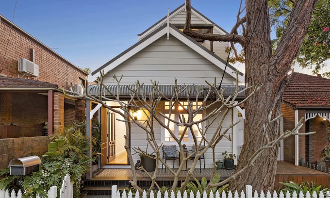 Lilyfield House | Luxurious Lilyfield With Pool and Parking