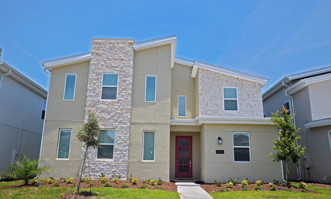 Kissimmee House | Luxurious Modern 9 Bed Pool Home w/2 Masters, 5 Kings Amazing Games Rm Lake View. Nr Theme Parks