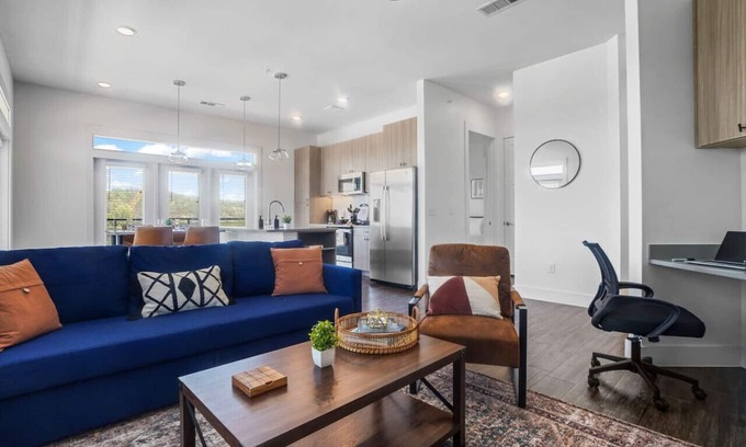 West Oak Hill Apartment | Luxurious New Unit|2Bd2Ba|Pool, Golf Sim