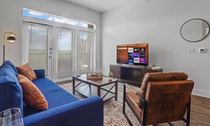 West Oak Hill Apartment | Luxurious New Unit|2Bd2Ba|Pool, Golf Sim