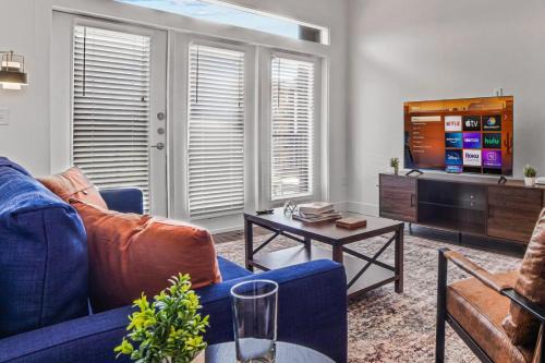 West Oak Hill Apartment | Luxurious New Unit 2Bd2Ba Pool, Golf Sim