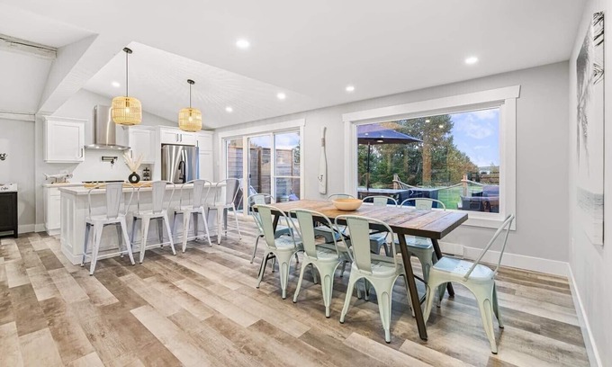 Cormierville House | Luxurious Oceanview beach house W/hot tub