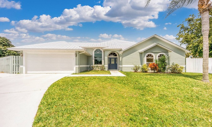 Palm City House | Luxurious Palm City Pool Home – Your Ideal Vacation Retreat