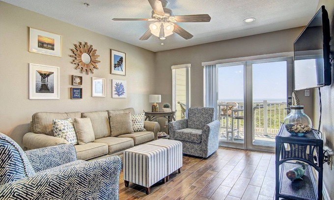 Port Aransas Condo | Luxurious Port A Retreat at the Grand Caribbean - 2bdr/2ba