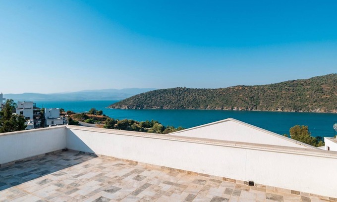 Bogazici Villa | Luxurious Triplex Villa with Sea View