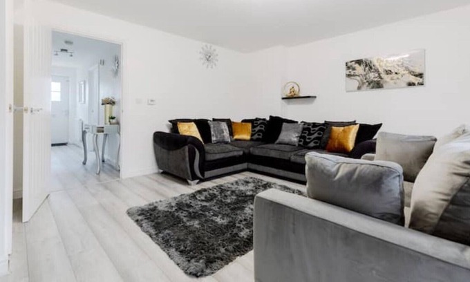Rochester House | Luxurious Ultra Modern Home in Private Estate