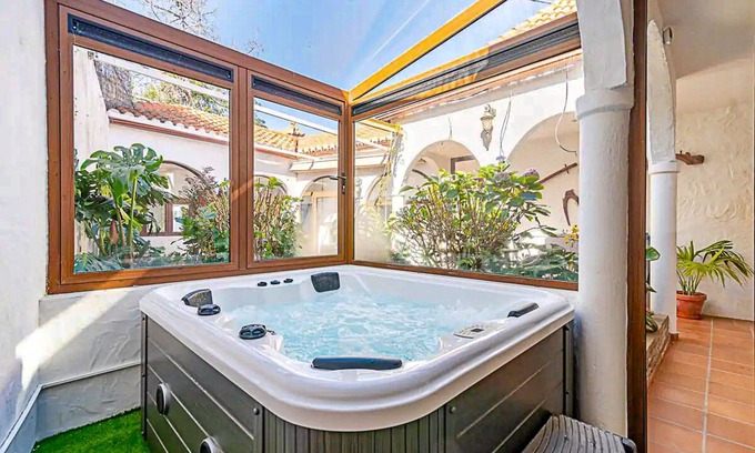 Teror Cottage | Luxurious Vacational Rental with Spa, BBQ, Hi-Speed Wi-Fi, sat TV & much more