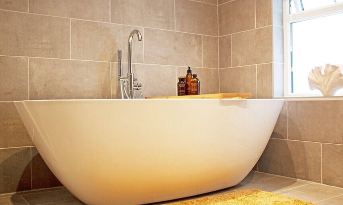 Shanklin House | Luxurious Victorian Cottage with Garden + Parking