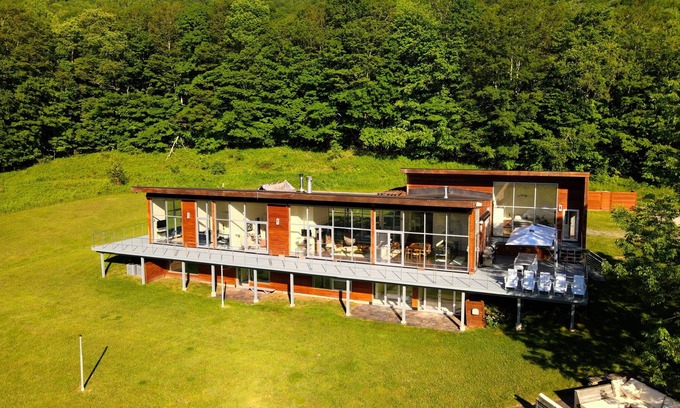 Denver Villa | Luxurious villa. Spa experience, hot tub, sauna, pool. Close to ski.