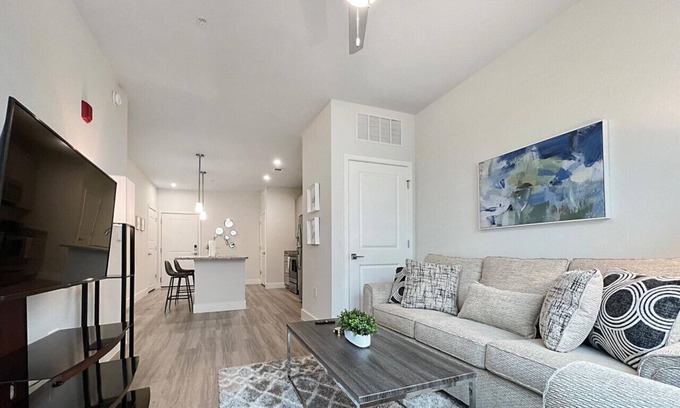 Temple Terrace Apartment | Luxury 1 BR Near Moffitt and USF and Busch Gardens
