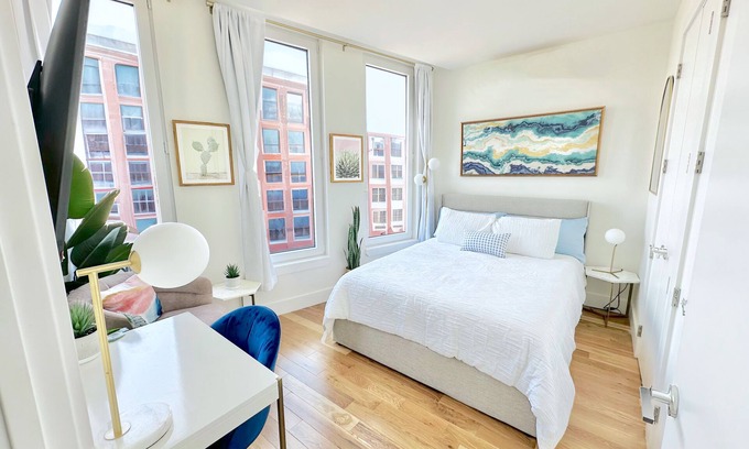Greenpoint Apartment | Luxury 1BR-1BA - Private Terrace - Gym - Lounge - Rooftop - Laundry