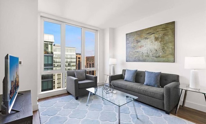 White Plains Apartment | Luxury 1BR | Gym & Pool | Downtown White Plains