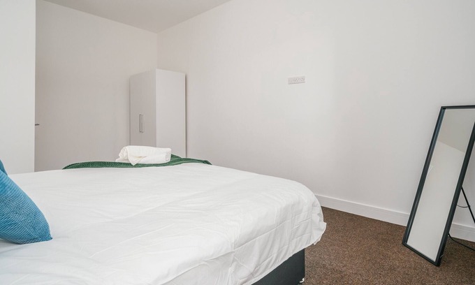 Luton Apartment | Luxury 2 Bed Apartment - Town Centre - Fast Wifi