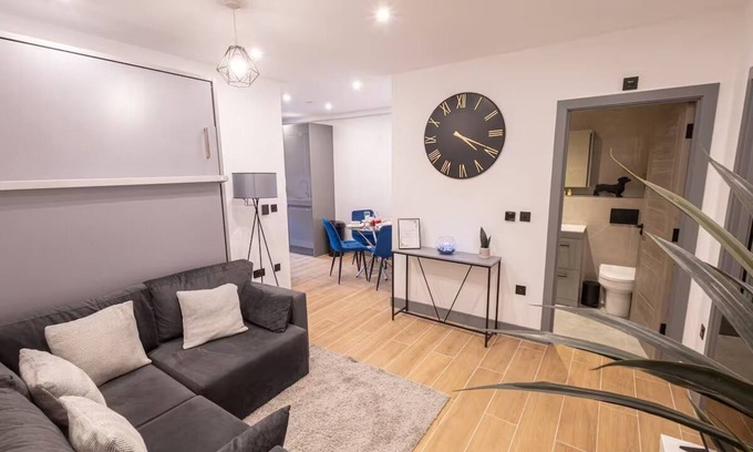 North Finchley Apartment | Luxury 2 Bedroom 1 Bathroom Apartment | 30 Mins Central London