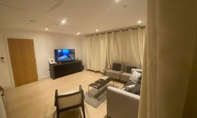 Addiscombe Apartment | Luxury 2 Bedroom 2 Bathroom Apartment East Croydon