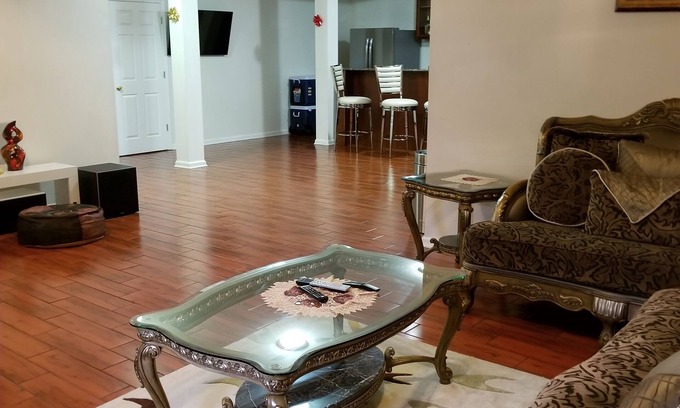 Woodmore House | Luxury 2 Bedroom Basement Apartment