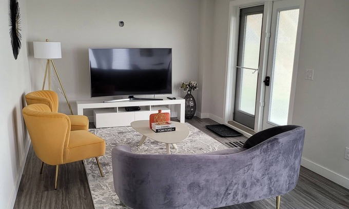 Fort Gary Apartment | Luxury 2 bedroom with lake view