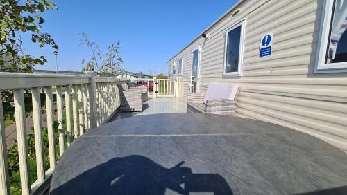 Dogdyke House | Luxury 2019 8 berth Caravan with Hot Tub @ Tattershall Lakes