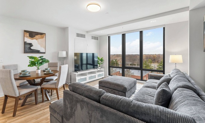 Allston Apartment | Luxury 2bd/2ba near Harvard 0923