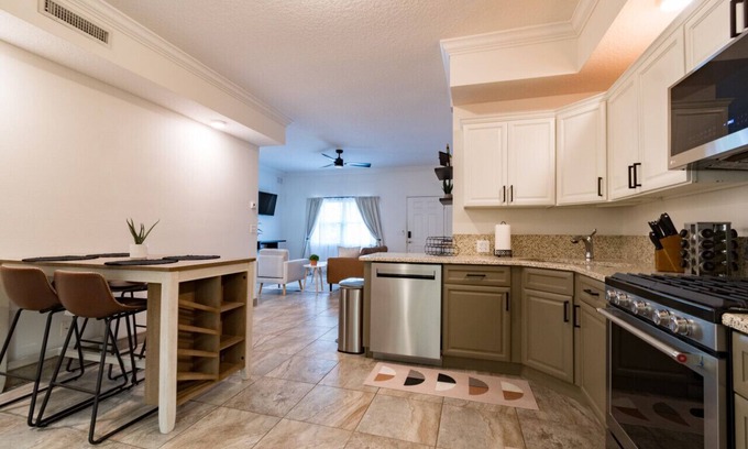 Crescent Beach Condo | Luxury 2BD 2BTH - Condo #5