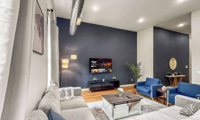 Northern Liberties Apartment | Luxury 2BD | 6 Beds | Northern Liberties