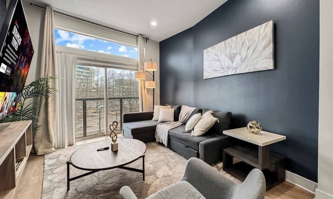 Deep Ellum Apartment | Luxury 2BD | Deep Ellum | Free Parking | Pool+Gym