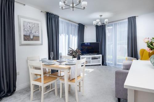 Gay Village Apartment | Luxury 2Bed Spacious Apartment- City Centre- Free Parking