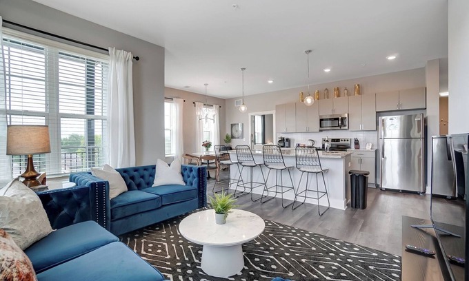 Columbus Apartment | Luxury 2BR 2 Balconies Garage Rooftop Pool