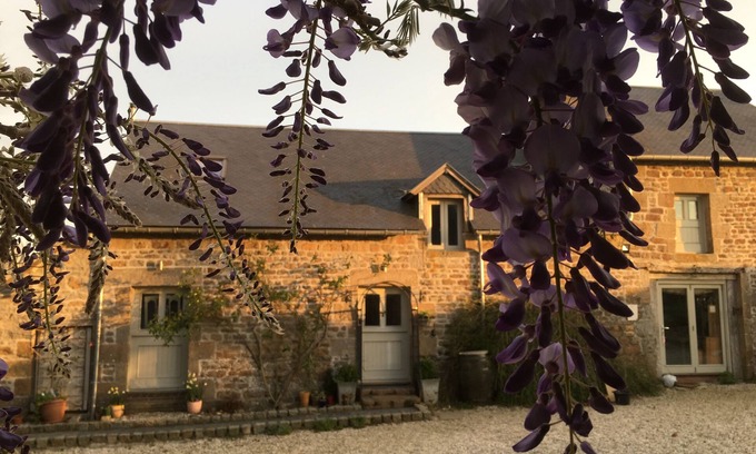 Le Ferre Cottage | Luxury 3 bed, 2 bathroom Boutique style Gite with secluded sunny garden