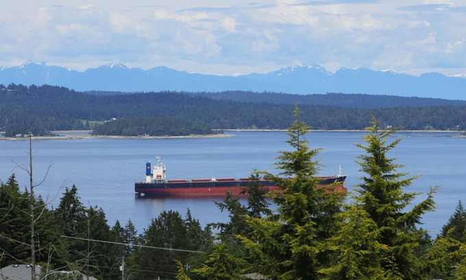 Chemainus House | Luxury 3-bed, 5-bath Ocean View Vacation Home