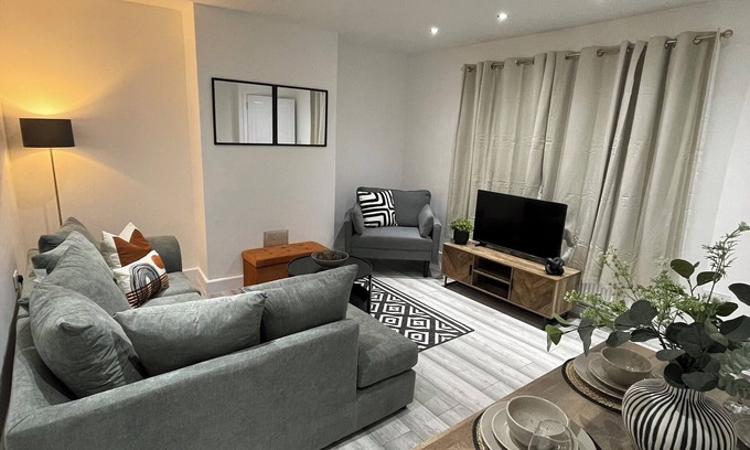 Dartford House | Luxury 3 bed house 10mins walk from Dartford town centre, fully refurbished